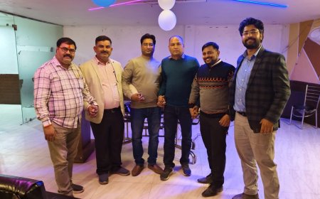 जे के सीमेंट संवाद कार्यक्रम मे पहुँचे बड़े व्यवासाई तो कंपनी के लोगो ने निर्माण कार्य के बरीकियो की दी विस्तृत जानकारी