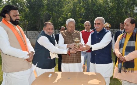 उत्तर प्रदेश के परिवहन मंत्री ने बिहार जाकर महाकुम्भ में आने के लिए दिया निमंत्रण