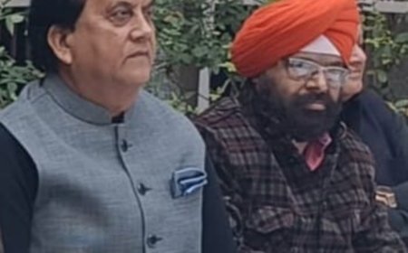 मेट्रो की लापरवाही से सदर बाजार में हो सकता है बड़ा हादसा