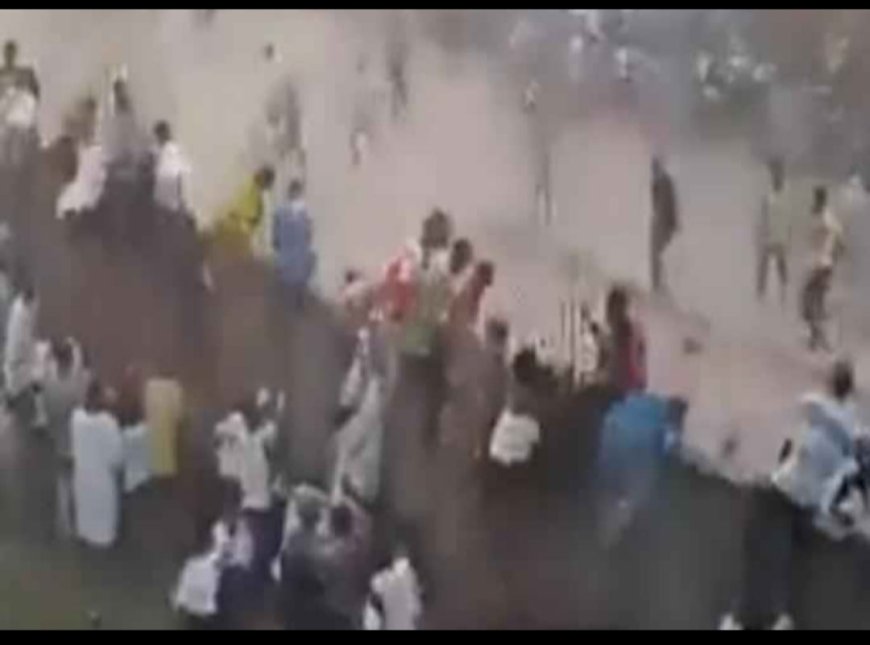 गिनी में फुटबॉल मैच के दौरान रेफरी के विवादित फैसले के बाद फैंस के बीच खूनी खेल, 100 लोगों से अधिक मरे