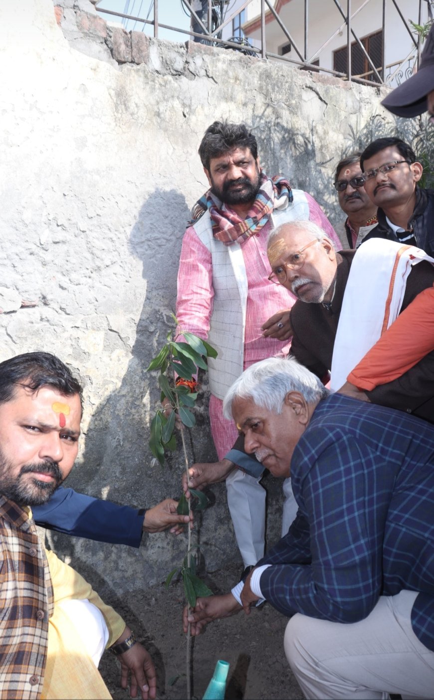 आयुष मंत्री ने सभी से वृक्षारोपण  का किया आवाहन, दिलायी शपथ