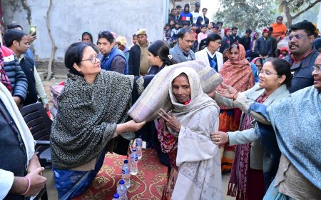 ग्राम्य विकास राज्यमंत्री विजय लक्ष्मी गौतम ने किया कंबल वितरण