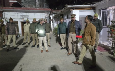 पुलिस अधीक्षक ने तीन थानों का किया औचक निरीक्षण