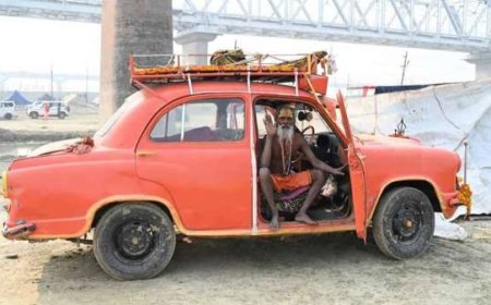 52 साल पुरानी एंबेसडर से महाकुंभ पहुंचे एंबेसडर बाबा