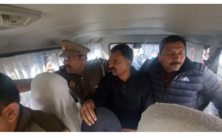 सीतापुर में सांसद को प्रेस कॉन्फ्रेंस से उठा ले गई पुलिस