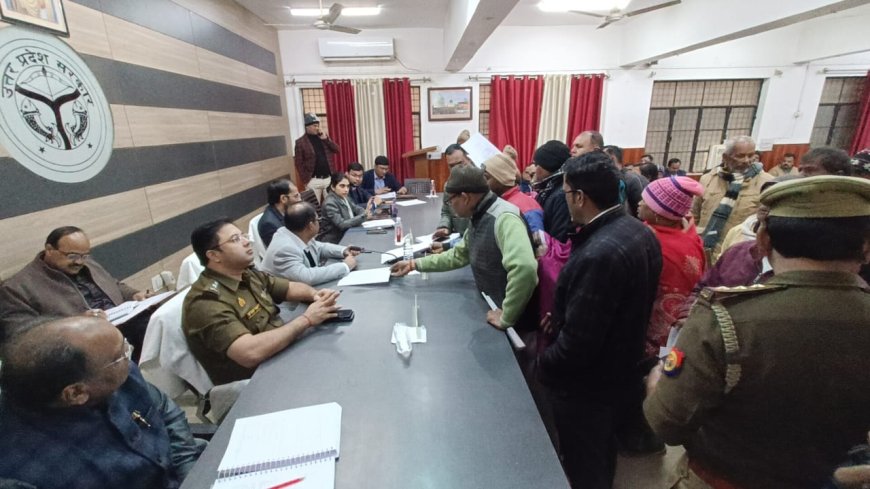 सदर तहसील दिवस समाधान दिवस पर डीएम एसएसपी ने फरियादियों की सुनी समस्या