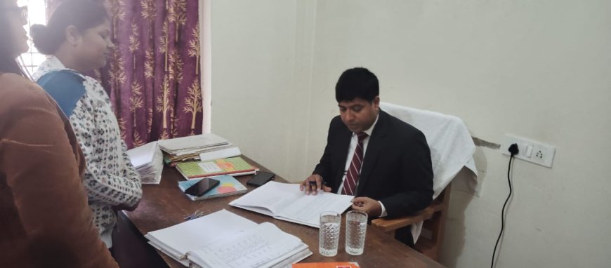 पीड़िताओं के विधिक अधिकारों का ना हो हनन - अपर जिला जज मनोज कुमार तिवारी