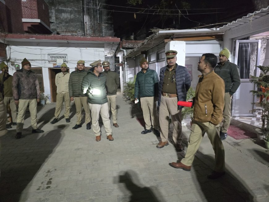 पुलिस अधीक्षक ने तीन थानों का किया औचक निरीक्षण