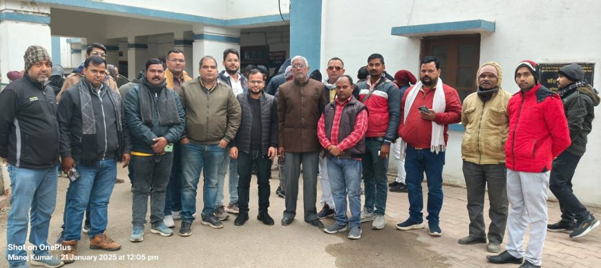 सलेमपुर में पत्रकार पर केस दर्ज हुआ तो एसपी से मिला पत्रकारो का प्रतिनिधि मंडल