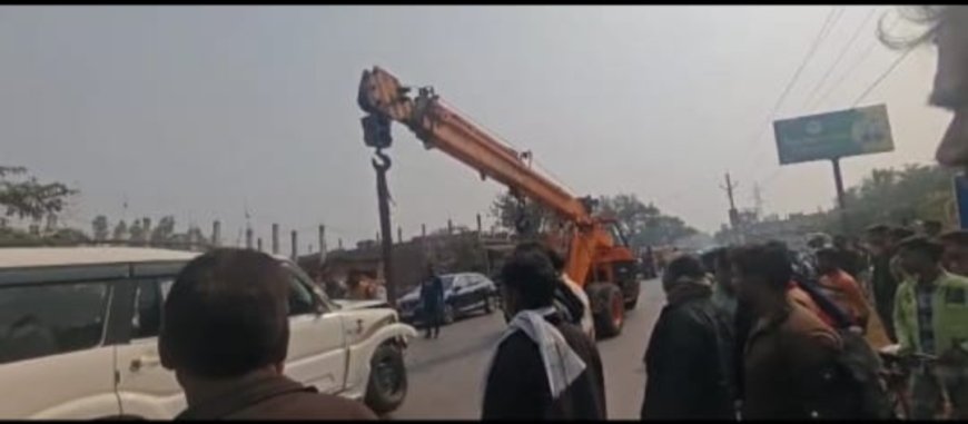 अनियंत्रित स्कार्पियो कार ने बाइको को मारी टक्कर महिला समेत चार गंभीर रूप से घायल