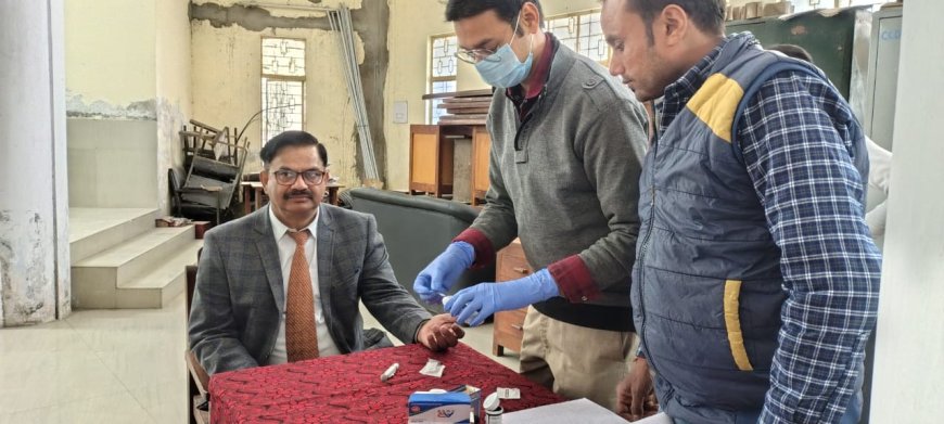 देवरिया न्यायालय के सभागार कक्ष में स्वास्थ शिविर का किया गया आयोजन,