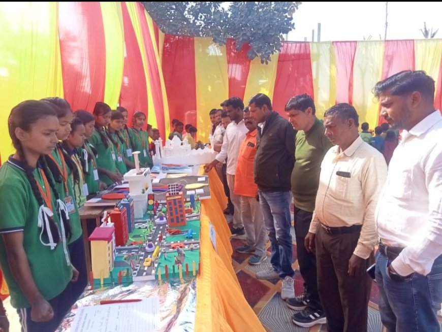 बच्चों द्वारा विभिन्न प्रकार की ज्ञानवर्धक प्रदर्शनी का आयोजन