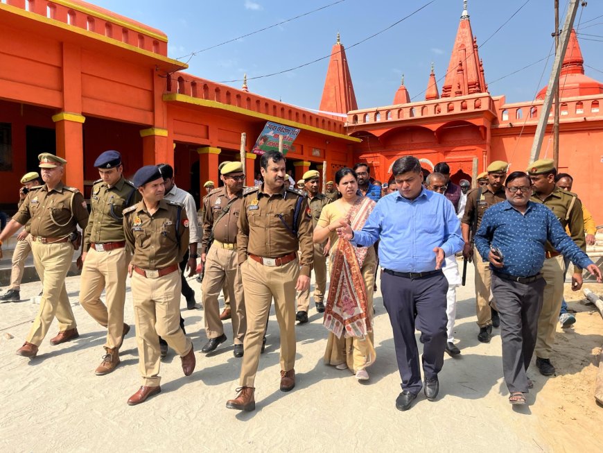 महाशिवरात्रि पर्व के दृष्टिगत आयुक्त गोरखपुर एवं पुलिस उपमहानिरीक्षक गोरखपुर ने किया दुग्धेश्वर नाथ मंदिर रूद्रपुर का निरीक्षण 