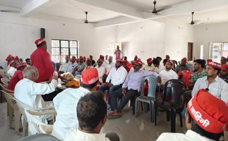 देवरिया में समाजवादी नेता डाo राममनोहर लोहिया कि जयंती डुमरी चौराहा पर प्रतिमा के सामने मनाने का निर्णय