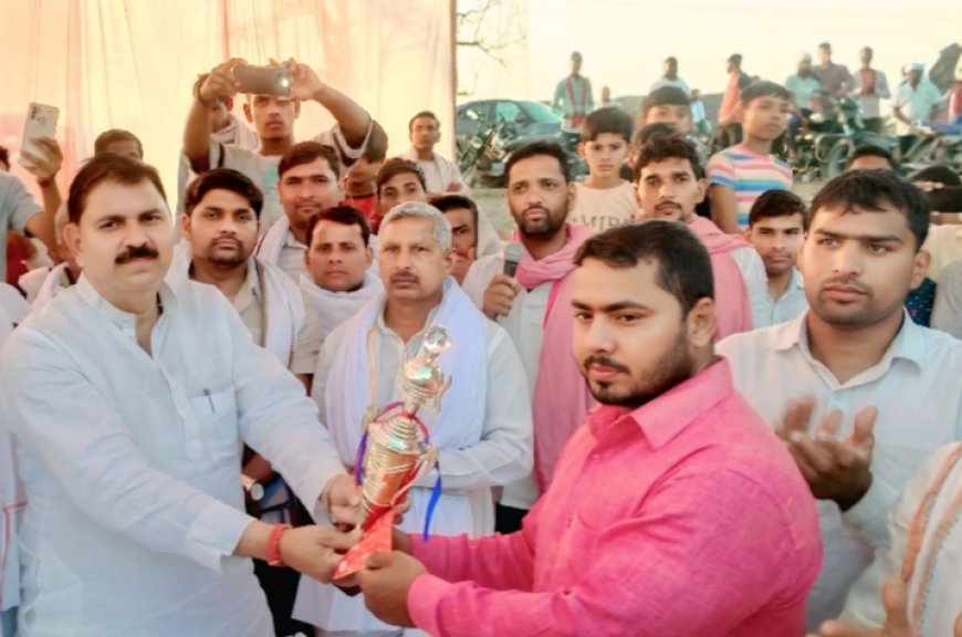 विजेता खिलाड़ियों को सील्ड व उचित पुरस्कार देकर किया गया सम्मान