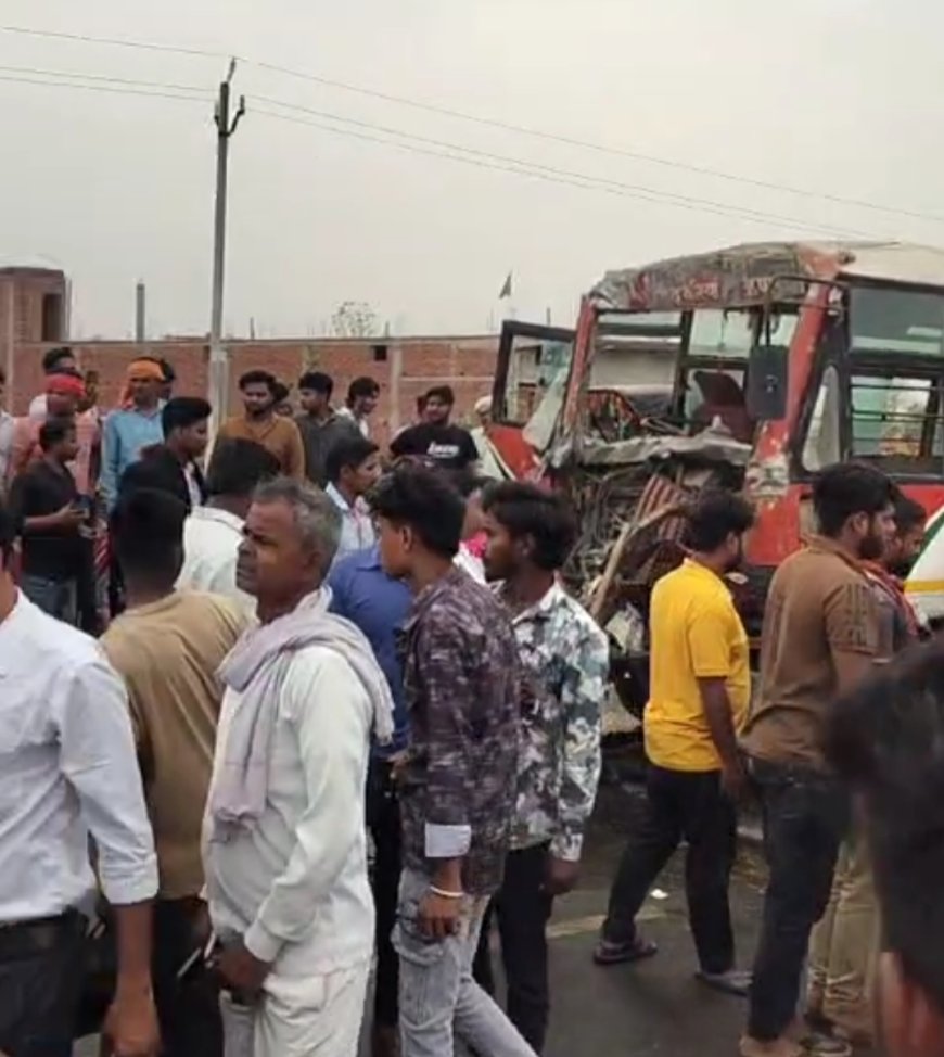 बस और टैंकर में टक्कर से 31 घायल, मची अफरा-तफरी