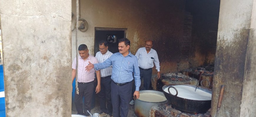 खाद्य सुरक्षा विभाग की बड़ी कार्यवाही : पनीर और मिठाई के नमूने संग्रहित, नोटिस जारी