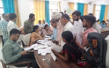 उप जिलाधिकारी ने संपूर्ण समाधान दिवस में सुनी लोगों की फरियाद