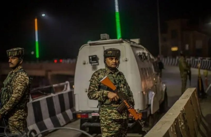 भारत की प्रमुख एयरलाइनों को बंद किया देश के उत्तरी हिस्से में हवाई अड्डों के बंद होने के कारण प्रभावित होने वाले नागरिकों के लिए ट्रैवल एडवाइज़री जारी की