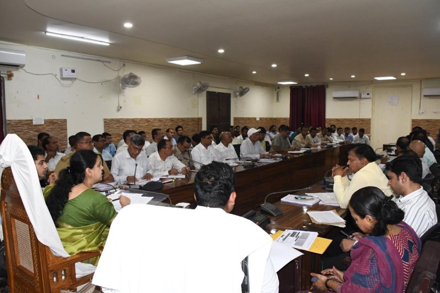 सीएम डैशबोर्ड की समीक्षा बैठक में अधिकारियों को सख्त निर्देश