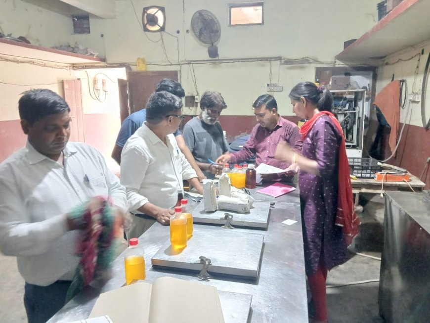 आईस फैक्ट्री पर खाद्य विभाग की छापेमारी से मचा हड़कंप, तीन नमूने किए संग्रहित