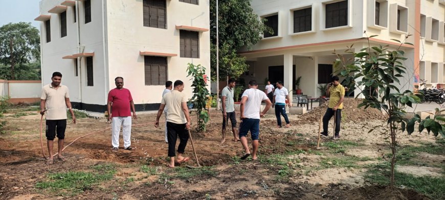 देवरिया पुलिस द्वारा पर्यावरण को स्वच्छ बनाए रखने हेतु किया श्रमदान, दिया स्वच्छता का संदेश