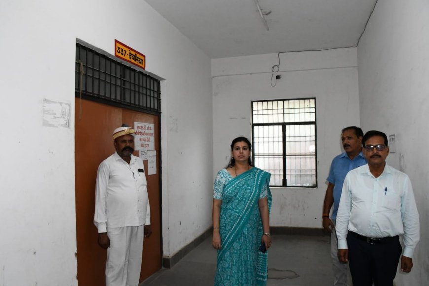 जिलाधिकारी ने किया ईवीएम वीवीपैट वेयरहाउस का मासिक निरीक्षण