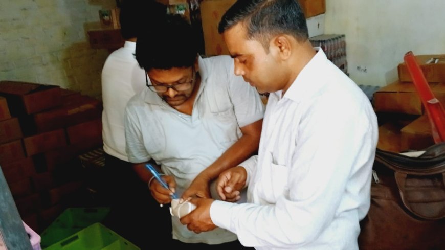 देवरिया में पनीर के नमूनों को दो प्रतिष्ठानों से किया संग्रहित