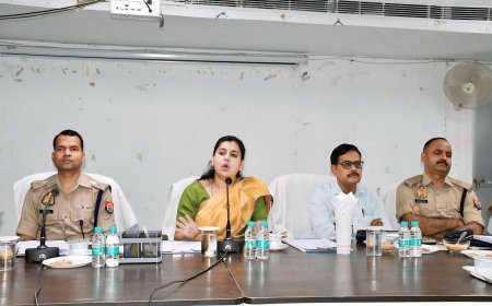 सोशल मीडिया पर रहेगी पैनी नजर, अफवाहों से रहें दूर, आपसी भाईचारे एवं सौहार्दपूर्ण माहौल में मनाये त्यौहार- डीएम