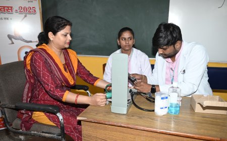 योग एवं स्वास्थ्य शिविर का कुलपति ने स्वास्थ्य परीक्षण करा किया शुभारंभ