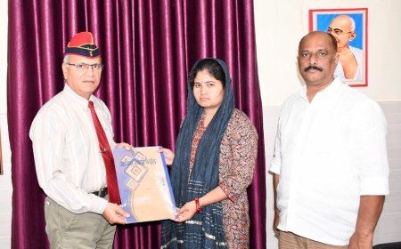 शहीद नायक संदीप मिश्रा की पत्नी को अनुकंपा नियुक्ति पत्र एवं टैबलेट किया गया प्रदान