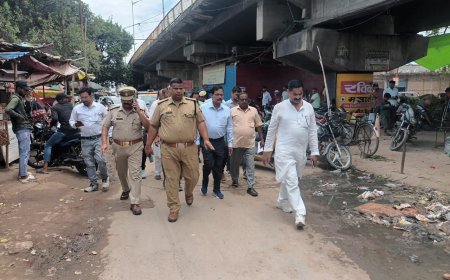 मोहर्रम की तैयारियों का जायजा लेने निकला प्रशासन, किया गया फ्लैग मार्च