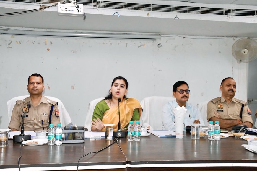 सोशल मीडिया पर रहेगी पैनी नजर, अफवाहों से रहें दूर, आपसी भाईचारे एवं सौहार्दपूर्ण माहौल में मनाये त्यौहार- डीएम