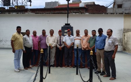 कारगिल विजय दिवस पर शहीद सैनिकों को श्रद्धांजलि अर्पित