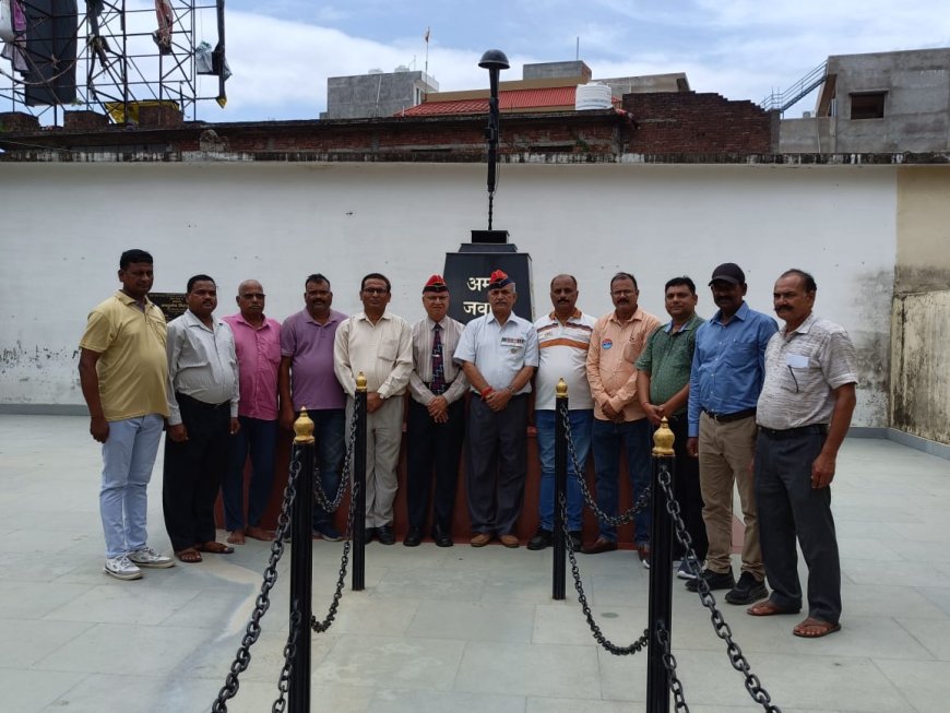 कारगिल विजय दिवस पर शहीद सैनिकों को श्रद्धांजलि अर्पित