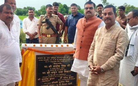 ग्राम देवरिया गंगा में सदर विधायक एवं एमएलसी ने सामुदायिक हॉल का किया शिलान्यास