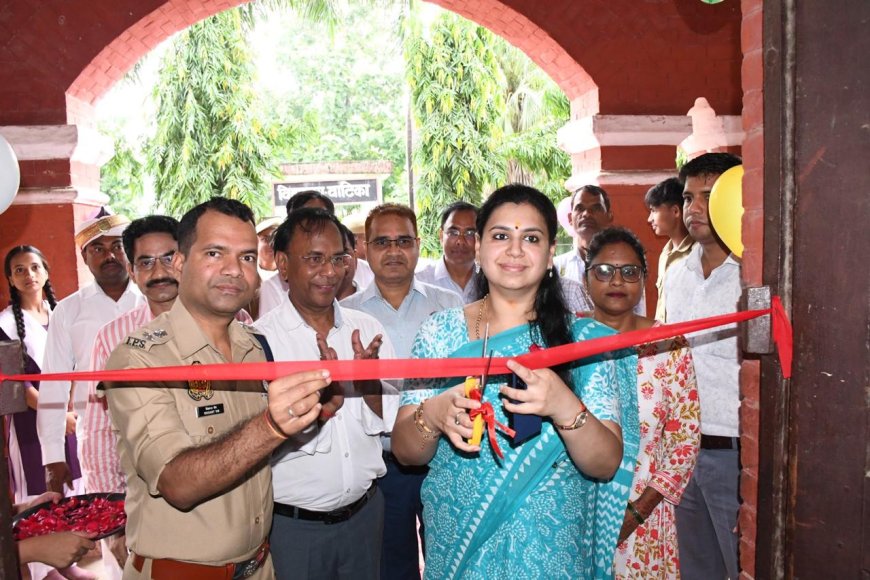 डीएम और एसपी ने बच्चों के साथ किया कृमि नाशक दवा का सेवन