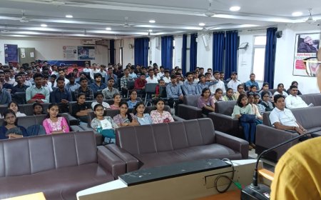 इंजीनियरिंग में नवप्रवेशित छात्रों का दीक्षारंभ समारोह 