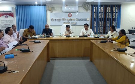 पूर्वांचल विश्वविद्यालय में संयोजकों के साथ कुलपति ने की दीक्षांत तैयारी बैठक