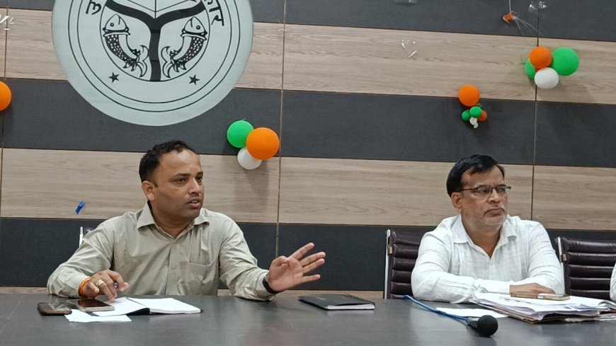 गोरखपुर में सड़कों में निकलने वाली दुकानों मकानों की रजिस्ट्री जल्द से जल्द कराए जिम्मेदार-- एसडीएम सदर