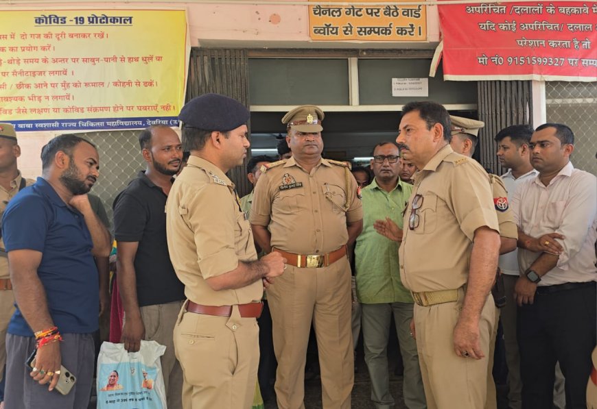 पुलिस लाइन देवरिया में संविदा बिजली कर्मचारी श्रीधर पाठक की कार्य करने के दौरान हुई मौत , पुलिस अधीक्षक ने व्यक्त की संवेदना दिया एक दिन का वेतन