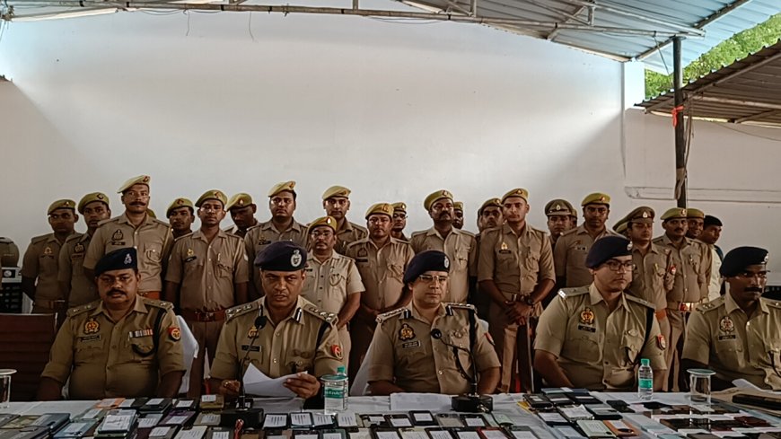 डीआईजी रेंज गोरखपुर ने खोए हुए 753 मोबाइल बरामद कर किए वितरण