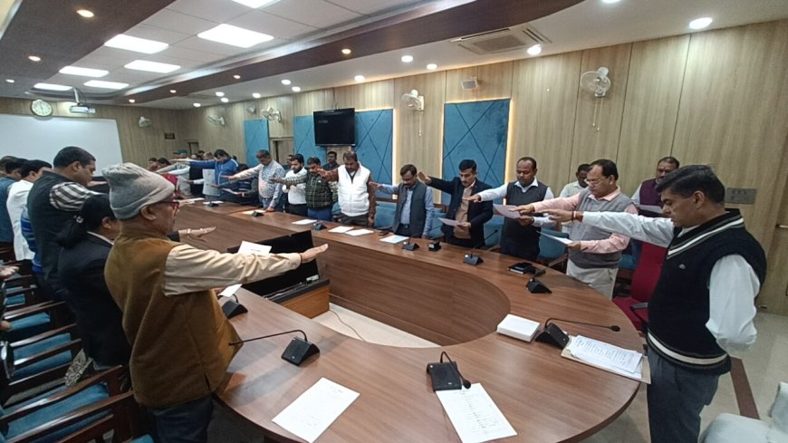 संविधान दिवस पर कलेक्ट्रेट सभागार में हुई शपथ—एडीएम प्रशासन ने दिलाई उद्देशिका की शपथ