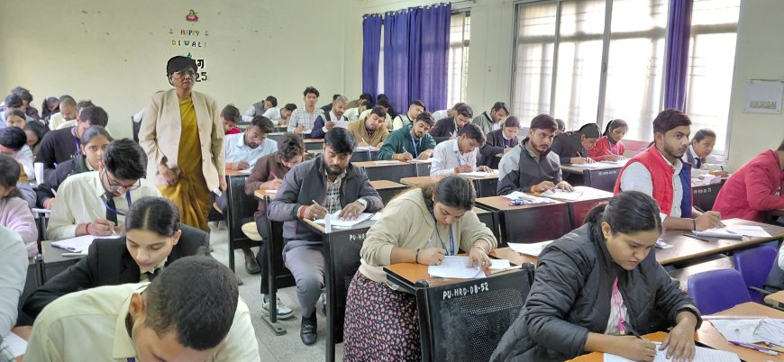 कुलपति ने किया परिसर की सेमेस्टर परीक्षाओं का निरीक्षण, महाविद्यालयों को सीसीटीवी ऑन रखने के निर्देश