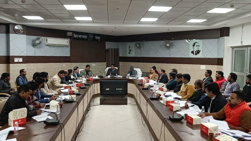 लाभार्थियों को चक्कर न कटवाएँ बैंक -- डीएम दीपक मीणा 