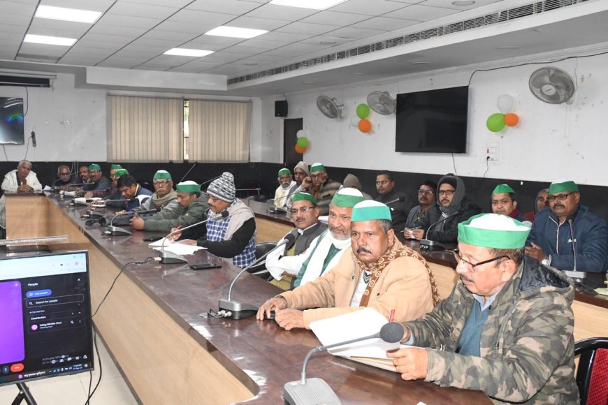 किसान दिवस के आयोजन में डीएम ने धान क्रय से संबंधित समस्याओं  समाधान के दिए निर्देश