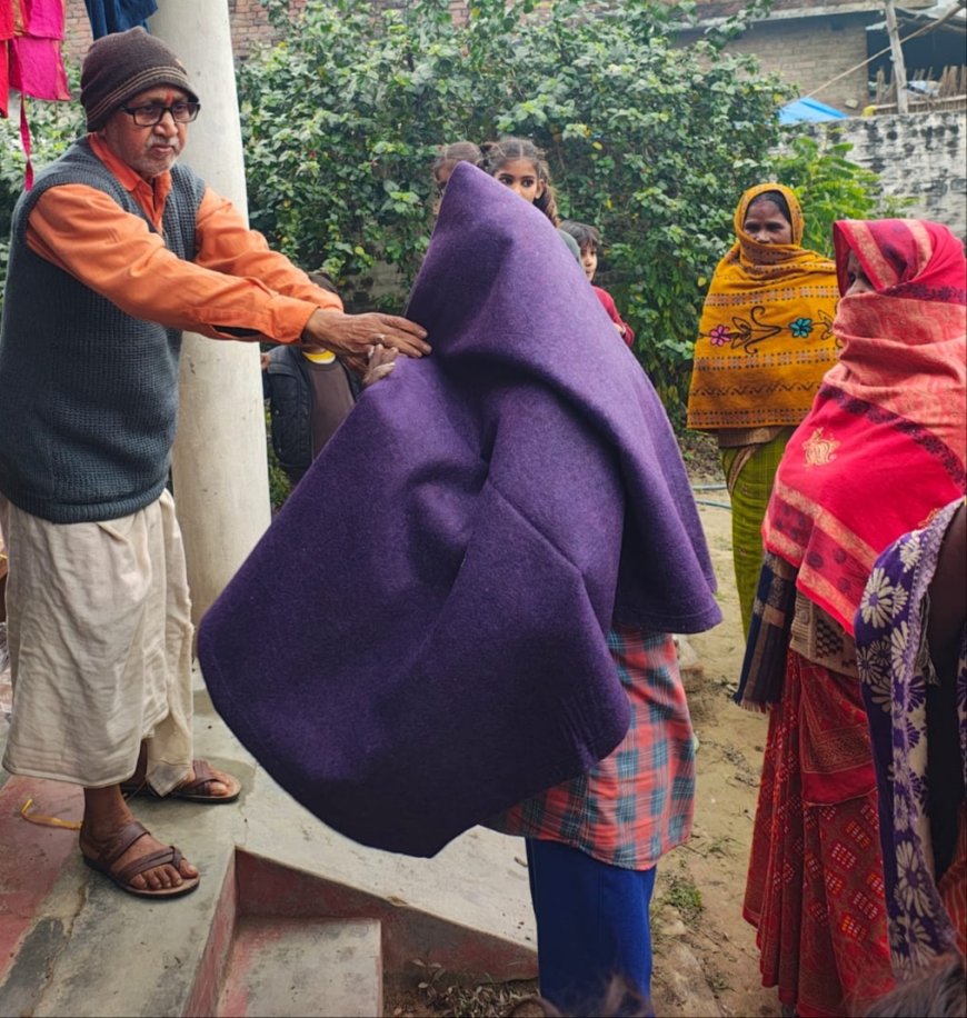 कड़ाके की ठंड को देखते हुए जरूरतमंदों में हुआ कंबल वितरण 