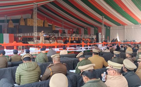 गोरखपुर महोत्सव की तैयारियों को लेकर कार्यक्रम स्थल पर प्रशासन-पुलिस की उच्चस्तरीय गोष्ठी