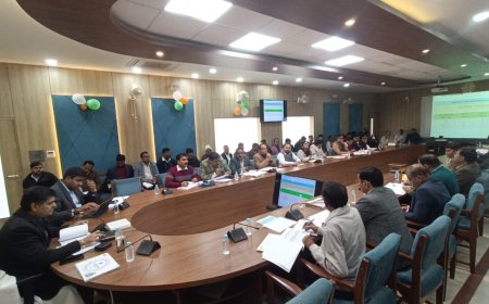 गोरखपुर मंडलायुक्त की अध्यक्षता में मंडल स्तरीय सीएम डैशबोर्ड की समीक्षा बैठक हुई आयोजित