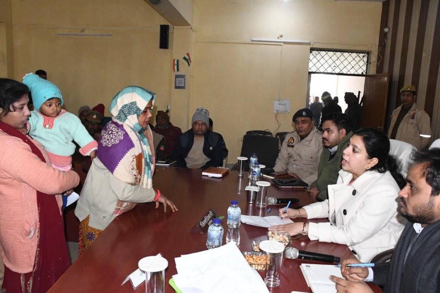 बरहज के तहसील सभागार में सम्पूर्ण समाधान दिवस आयोजित